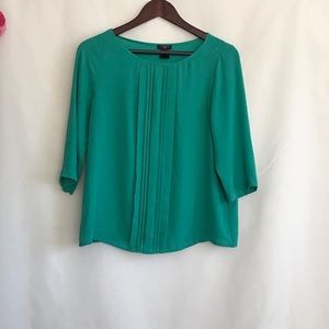 Ann Taylor green blouse A227